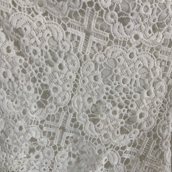 Cute white shorts - Picture 2 of 4